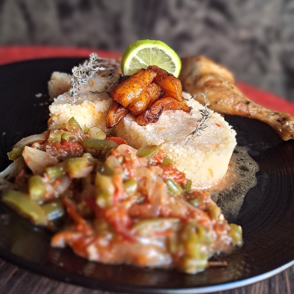 Assiette de cuisine africaine du Bamiléké Lounge à Pointe-à-Pitre