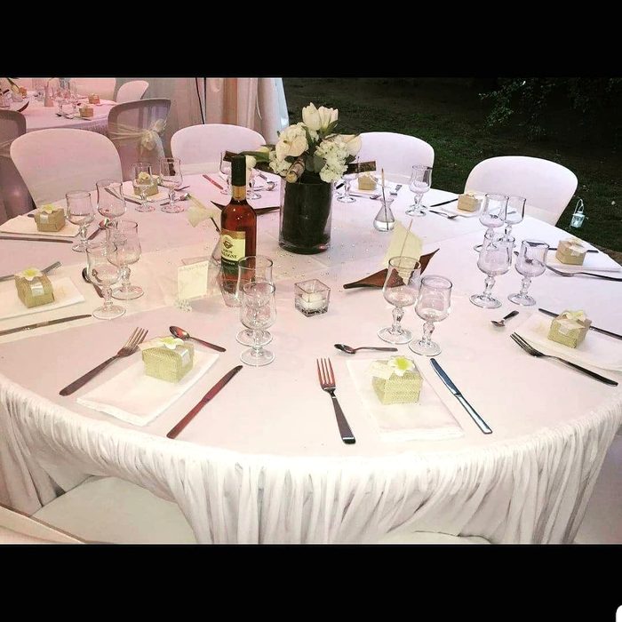 Art de la table, couverts et verres dressés