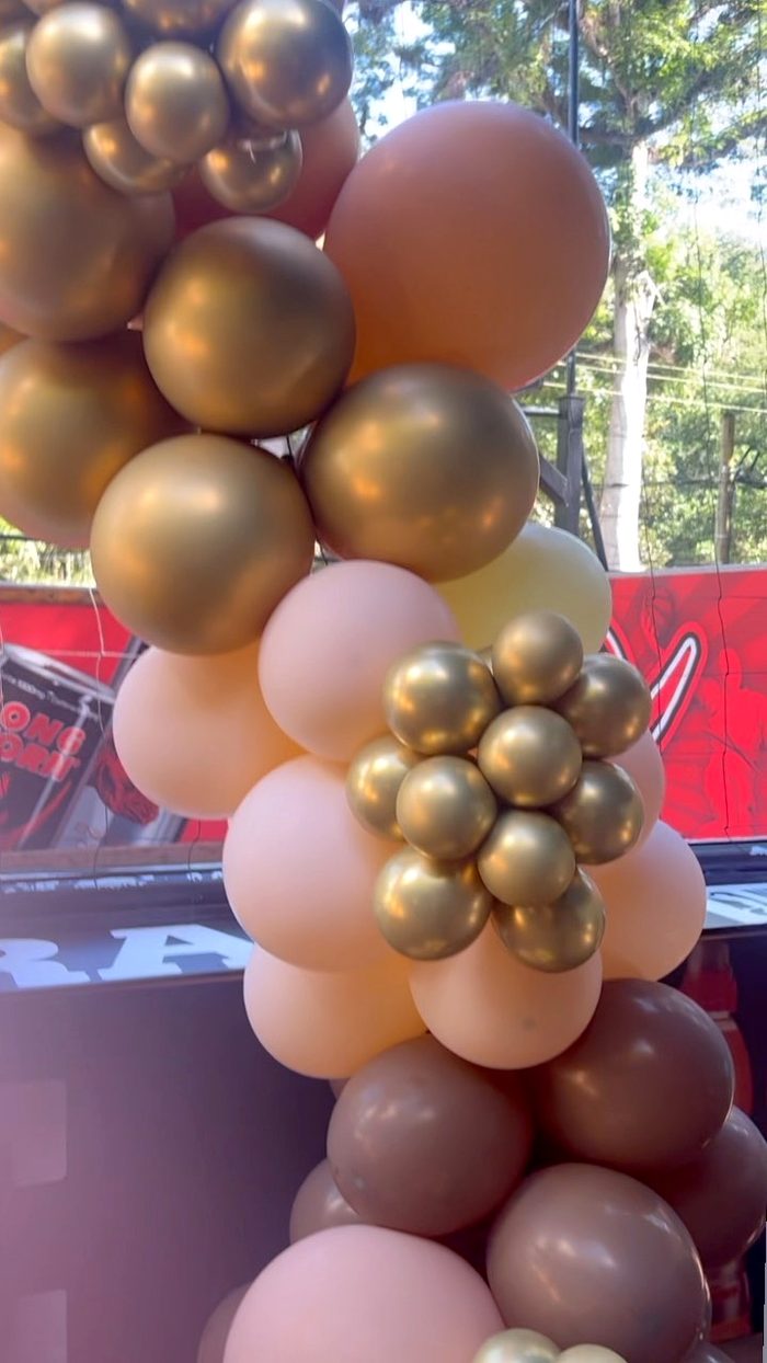 Arche de ballons champêtre beige, blush et or